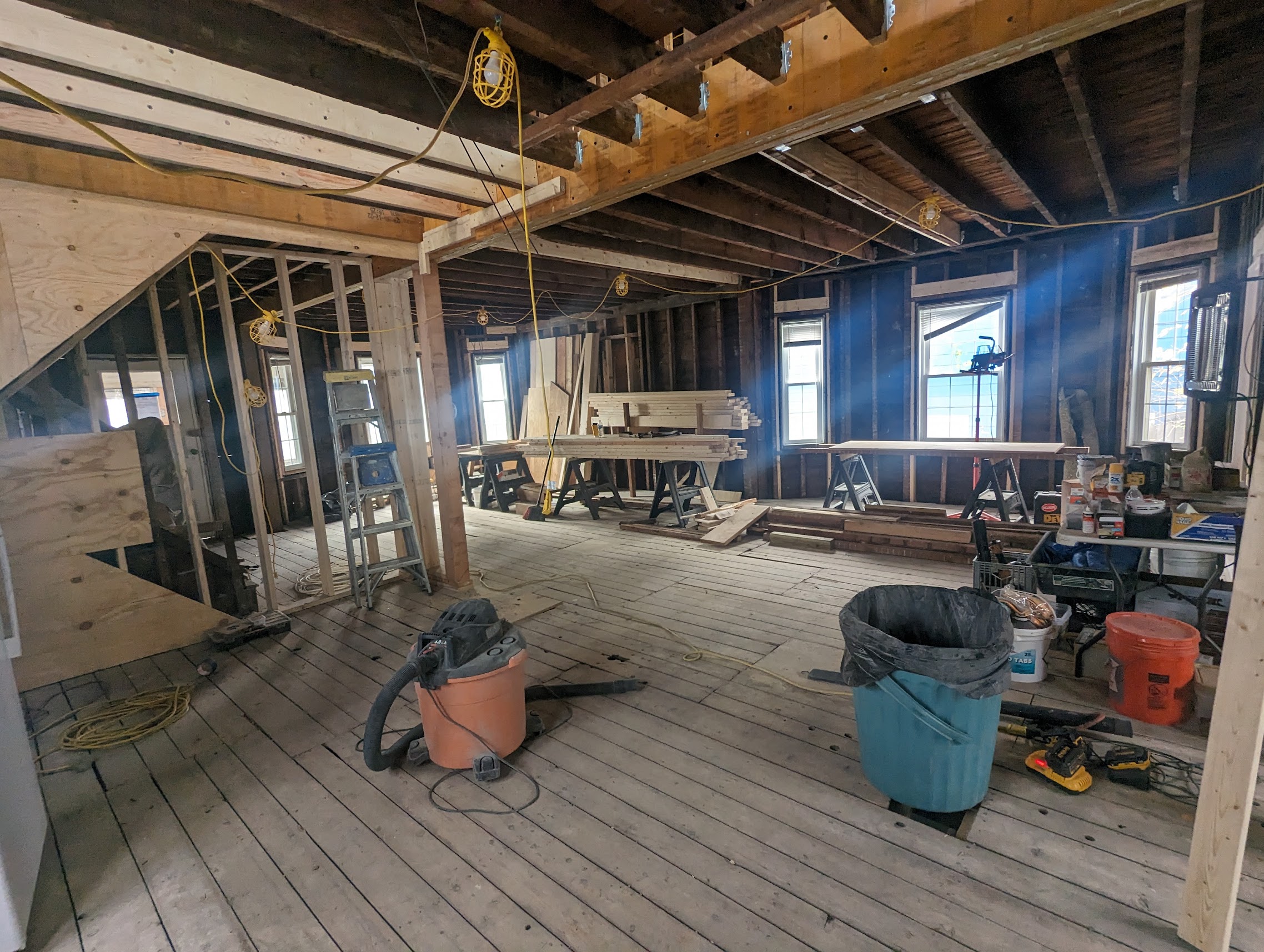 room-with-beam.jpeg
